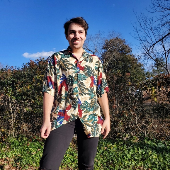 Authentic Hawaiian Shirt by Hilo Hattie - Picture 2 of 4